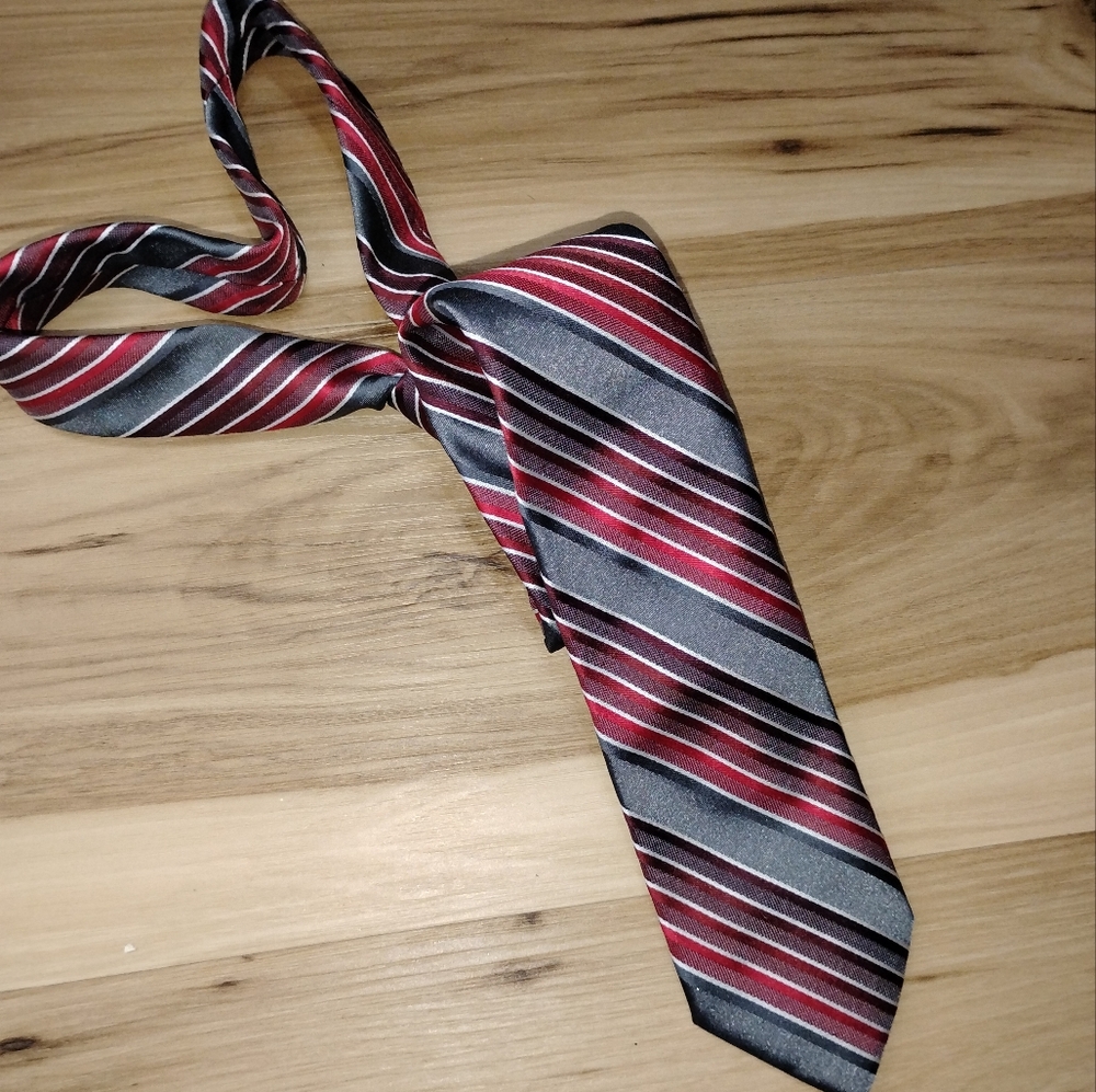 JF J.Ferrar Bold Red and Black Striped Tie
